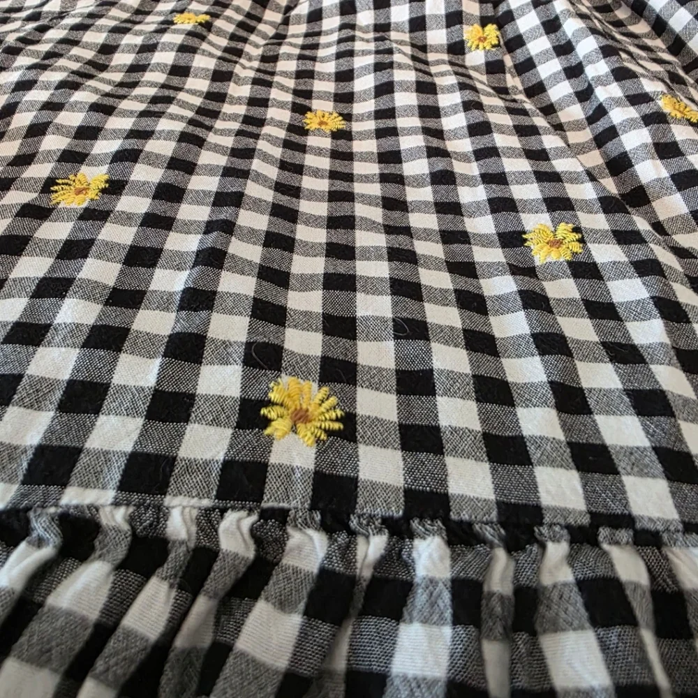 Gingham Patterned Puff-Sleeve Swing Babydoll Top Embroidery Daisy Flowers - Picture 6 of 8